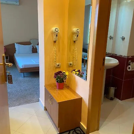 Ξενοδοχείο Tedi 3*